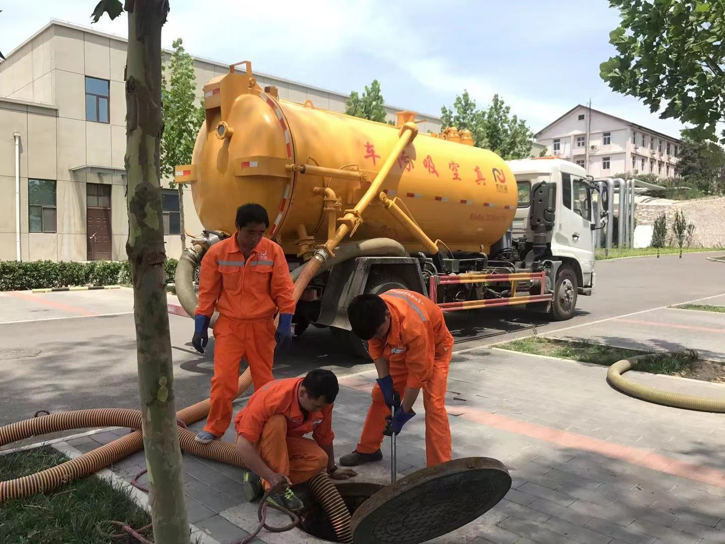 温岭化粪池清理与5-8吨吸粪车施工效率分析